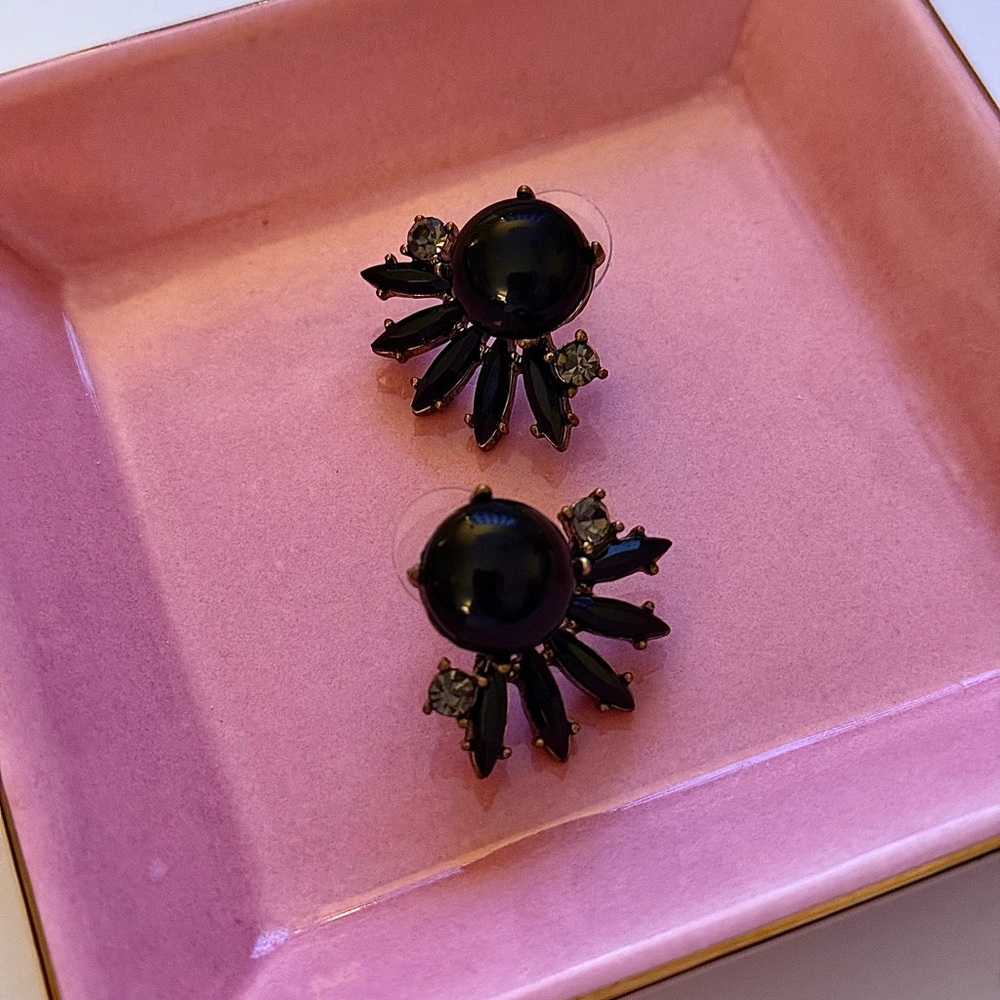 Elegant Black Stud Earrings